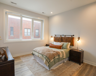 2402 W Carmen Avenue - Photo Thumbnail 8