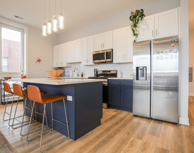2402 W Carmen Avenue - Photo Thumbnail 1