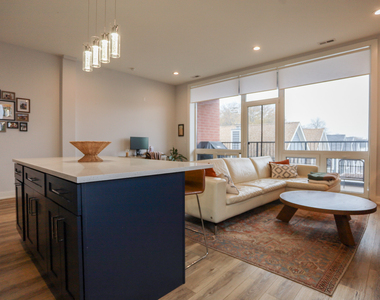 2402 W Carmen Avenue - Photo Thumbnail 3