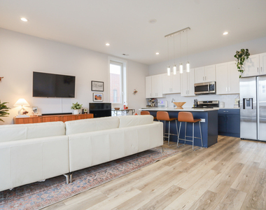 2402 W Carmen Avenue - Photo Thumbnail 5