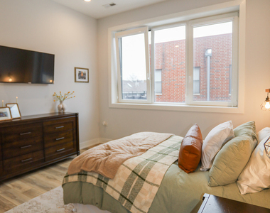 2402 W Carmen Avenue - Photo Thumbnail 9