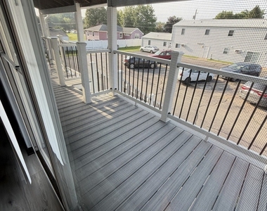 345 N Shabbona Street - Photo Thumbnail 6