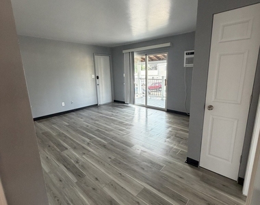 345 N Shabbona Street - Photo Thumbnail 5