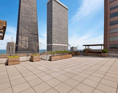 777 N Michigan Avenue - Photo Thumbnail 18