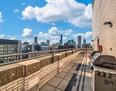 777 N Michigan Avenue - Photo Thumbnail 16