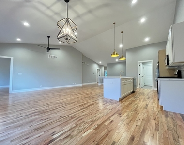 974 Meadow Lane - Photo Thumbnail 4
