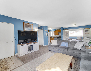 310 Maricopa Lane - Photo Thumbnail 3