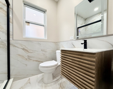 5536 N Spaulding Avenue - Photo Thumbnail 4