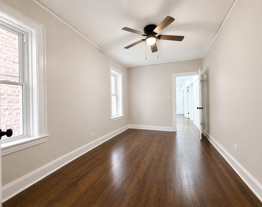 5536 N Spaulding Avenue - Photo Thumbnail 11