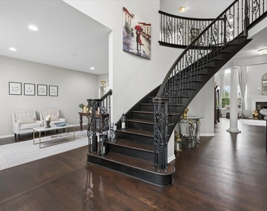 5423 Swan Circle - Photo Thumbnail 1