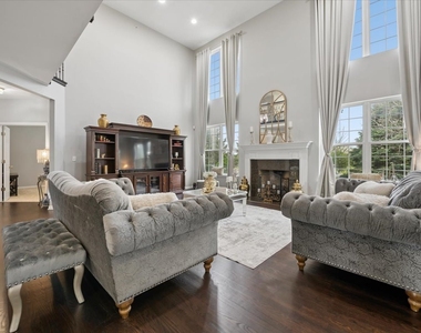 5423 Swan Circle - Photo Thumbnail 7