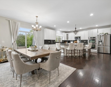 5423 Swan Circle - Photo Thumbnail 9