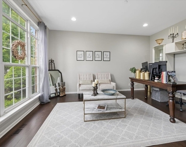 5423 Swan Circle - Photo Thumbnail 3