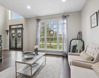5423 Swan Circle - Photo Thumbnail 4
