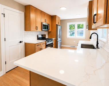 307 N Fairview Avenue N - Photo Thumbnail 9