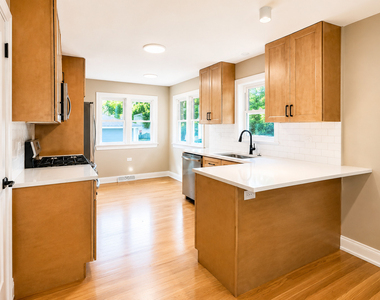 307 N Fairview Avenue N - Photo Thumbnail 12