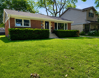 307 N Fairview Avenue N - Photo Thumbnail 2