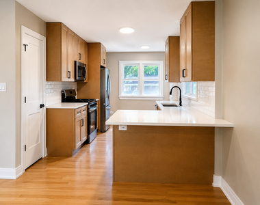 307 N Fairview Avenue N - Photo Thumbnail 7