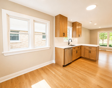 307 N Fairview Avenue N - Photo Thumbnail 13