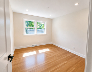 307 N Fairview Avenue N - Photo Thumbnail 18