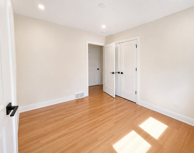307 N Fairview Avenue N - Photo Thumbnail 17