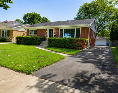 307 N Fairview Avenue N - Photo Thumbnail 1