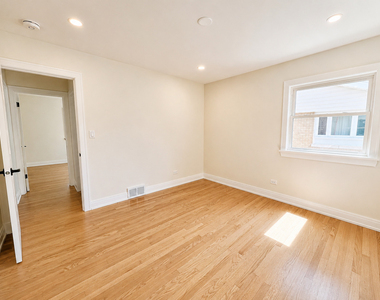 307 N Fairview Avenue N - Photo Thumbnail 14