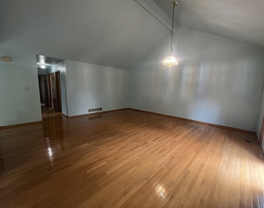 965 Amberwood Place - Photo Thumbnail 4