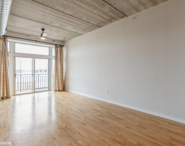 647 Metropolitan Way - Photo Thumbnail 2