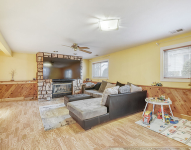 7642 W 92nd Place - Photo Thumbnail 6