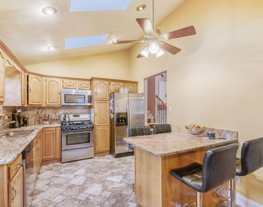 7642 W 92nd Place - Photo Thumbnail 4