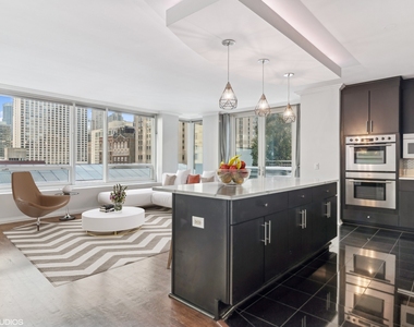 33 W Ontario Street - Photo Thumbnail 3