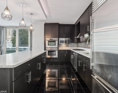33 W Ontario Street - Photo Thumbnail 12