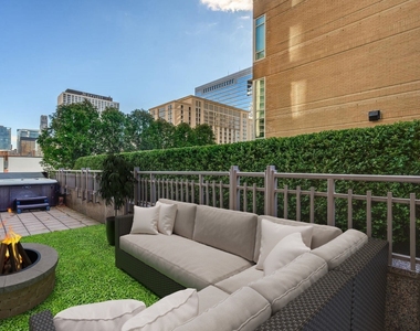 33 W Ontario Street - Photo Thumbnail 26