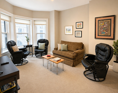 642 N Dearborn Street - Photo Thumbnail 3