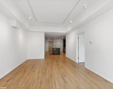 1422 N La Salle Drive - Photo Thumbnail 5