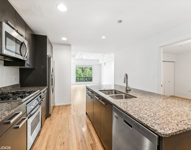 1422 N La Salle Drive - Photo Thumbnail 2