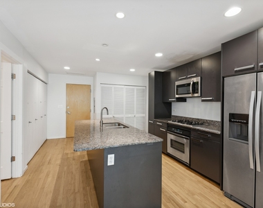 1422 N La Salle Drive - Photo Thumbnail 6