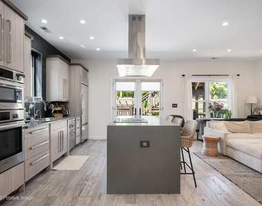 5746 N Washtenaw Avenue - Photo Thumbnail 1