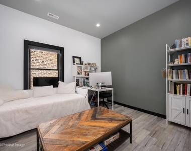 5746 N Washtenaw Avenue - Photo Thumbnail 11