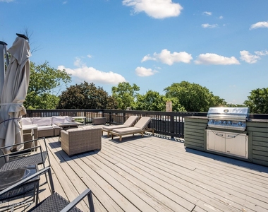 5746 N Washtenaw Avenue - Photo Thumbnail 7