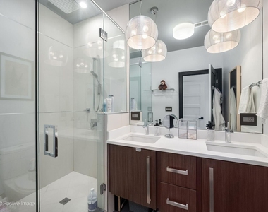 5746 N Washtenaw Avenue - Photo Thumbnail 9