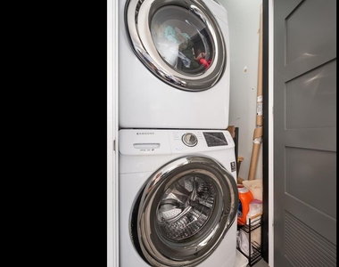 5746 N Washtenaw Avenue - Photo Thumbnail 12