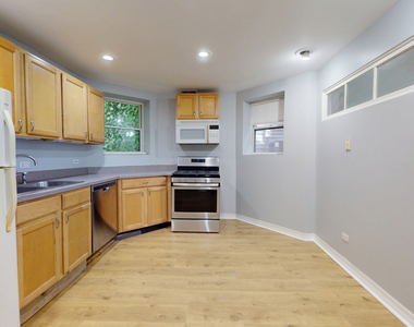 1228 W Glenlake Avenue - Photo Thumbnail 3