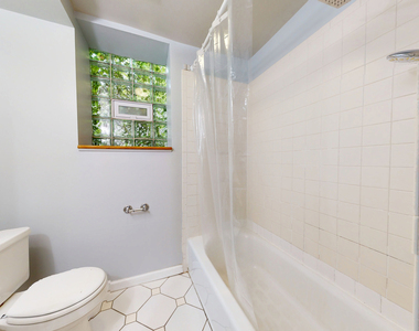 1228 W Glenlake Avenue - Photo Thumbnail 8