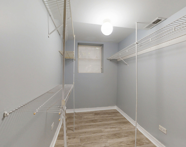1228 W Glenlake Avenue - Photo Thumbnail 5