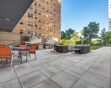 5600 N Sheridan Road - Photo Thumbnail 11