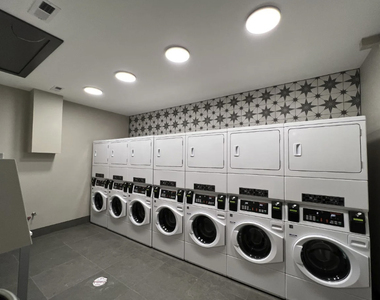 5600 N Sheridan Road - Photo Thumbnail 14