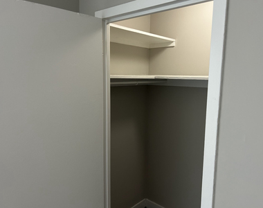 5600 N Sheridan Road - Photo Thumbnail 4
