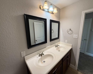 2527 Middleground - Photo Thumbnail 8